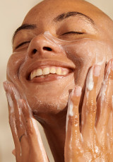 Нежен почистващ гел за лице Витамин Е 125 ml