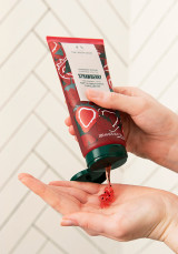 Омекотяващ ексфолиант за тяло Ягода 200 ml