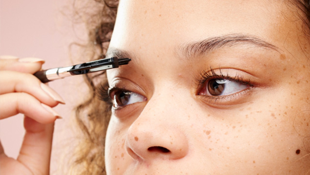 оформяне на вежди