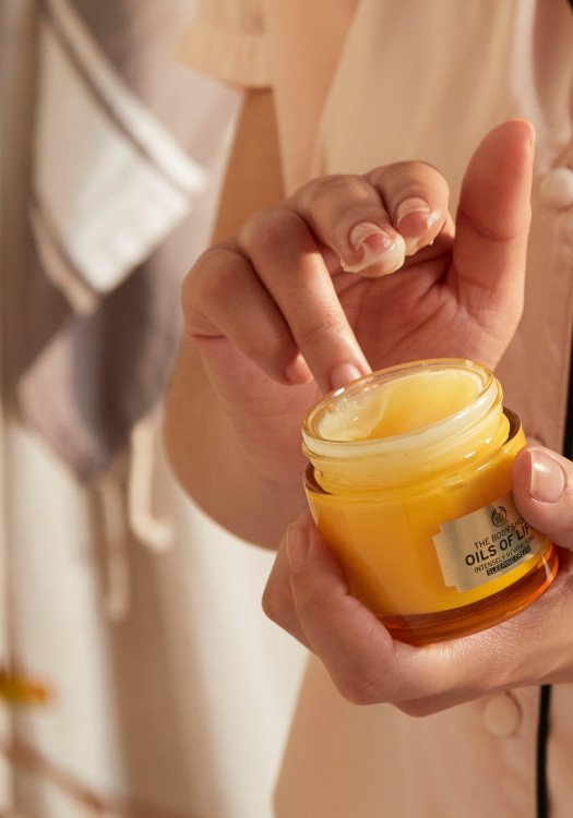 Ревитализиращ нощен крем за лице Oils Of Life 80 ml