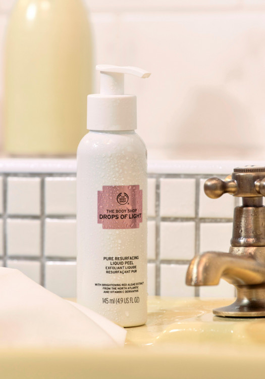 Течен пилинг за лице Drops of Light™ The Body Shop